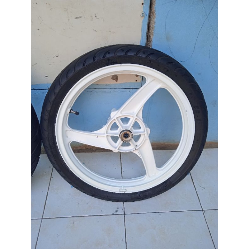 velg NINJA RR original repaint putih. ban tubeless tebal 90/80 & 110/80