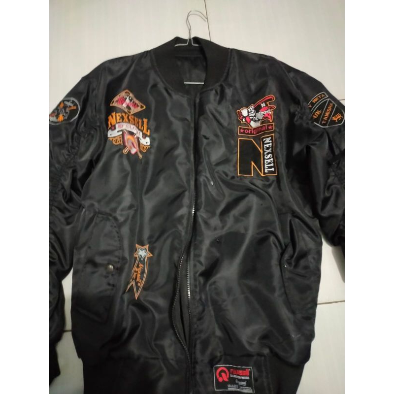 jaket bomber dan sepatu heiden heritage