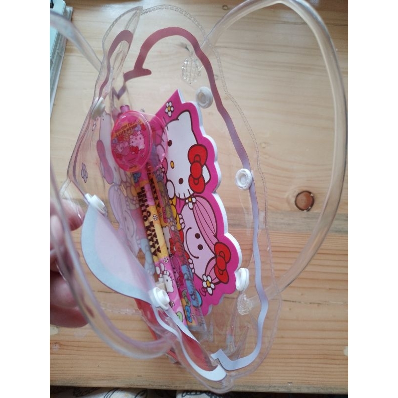 

Set Alat Tulis Motif Hello Kitty