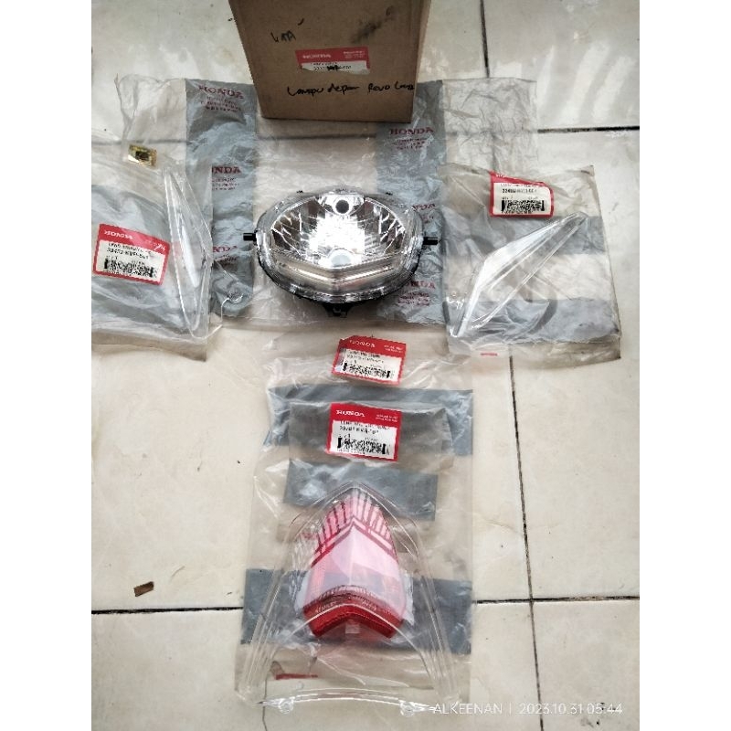 headlamp reflektor lampu depan mika sen kanan kiri dan mika lampu belakang set Honda Revo 100 lama o