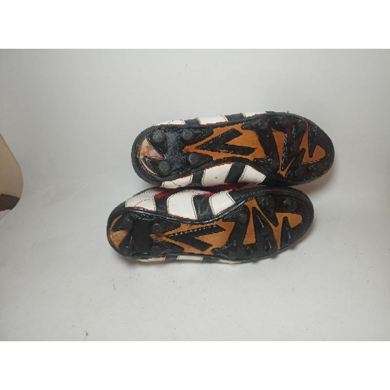 sepatu bola seken size 40