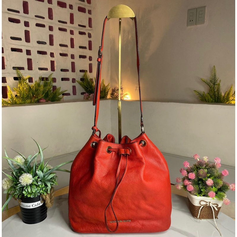 Preloved Tas Michael Kors Bucket Bag Full Kulit Asli Leather Merah Red Authentic