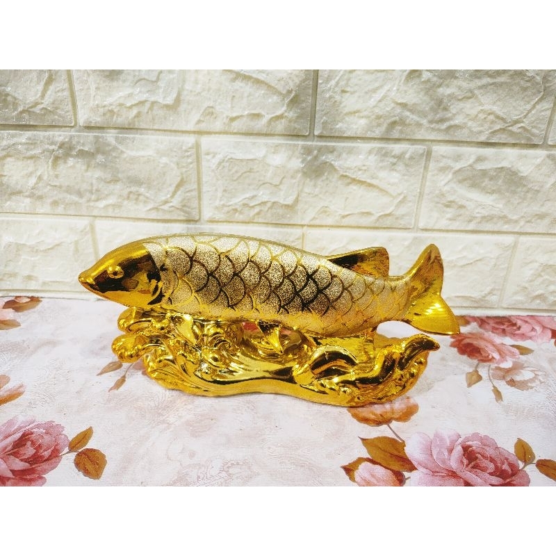 pajangan keramik hias ikan arwana gold M FREE BUBBLE/PETI KAYU