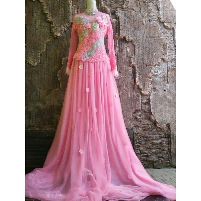 dress baju pengantin wanita warna pink dan gold