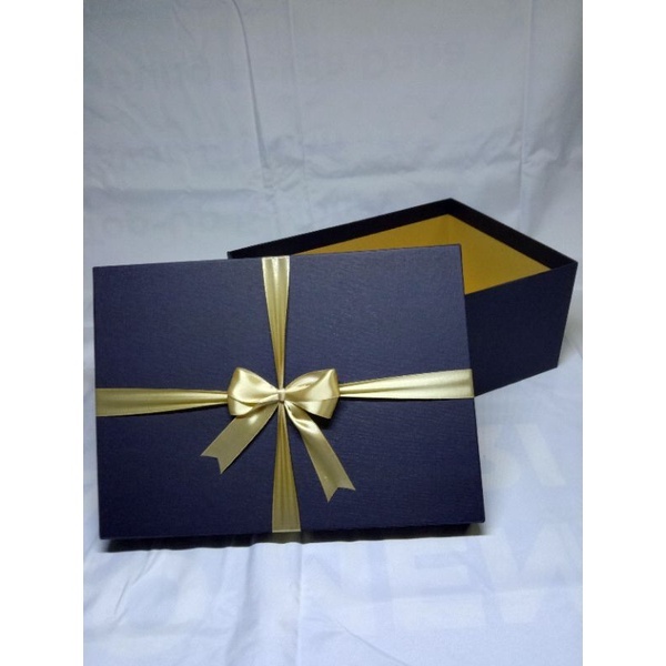 

Kotak Ulang Tahun / Kotak Hadiah / Box Gift // Uk 35x25x15cm