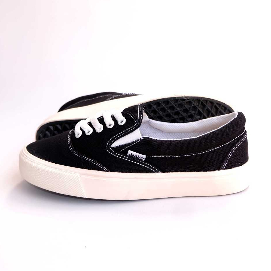 HOOKZ.INC - SLIP ON SOUTH BORN ( SB) AUTHENTIC  BW | BLACK WHITE | SEPATU PRIA | ORIGINAL 100%