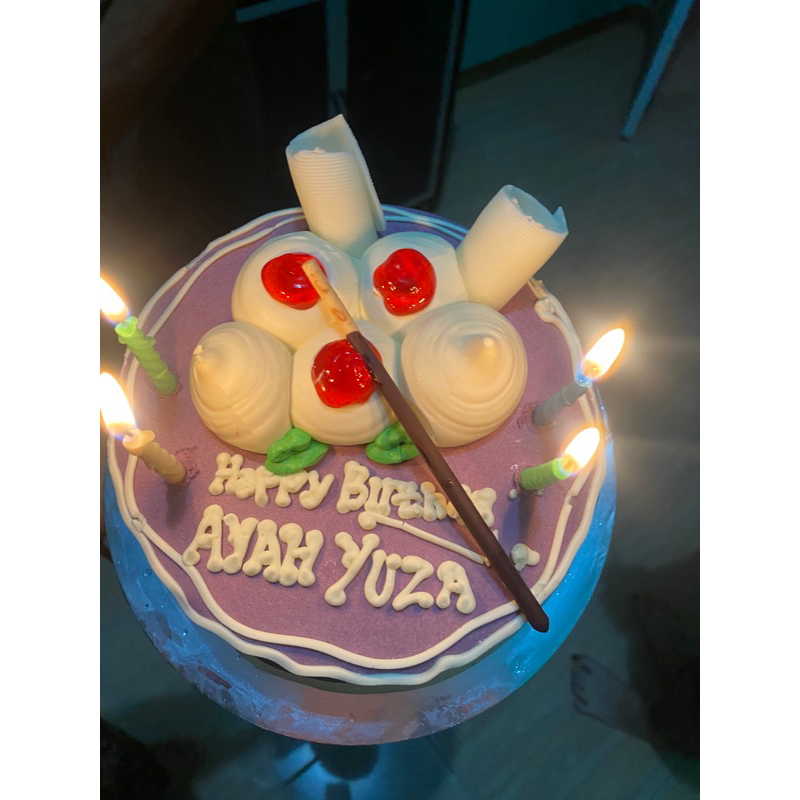 

kueulangtahunkuecake