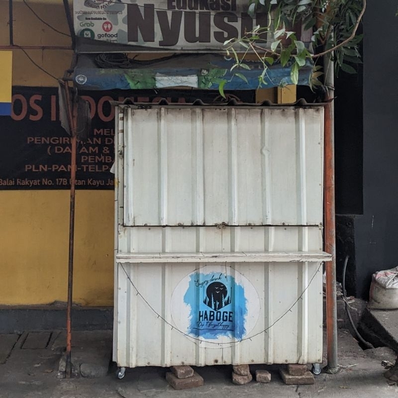 Booth Gerobak Stand Kios Warung Kontainer Stall Jualan Makanan Minuman Besi Baja Ringan ada Rodanya
