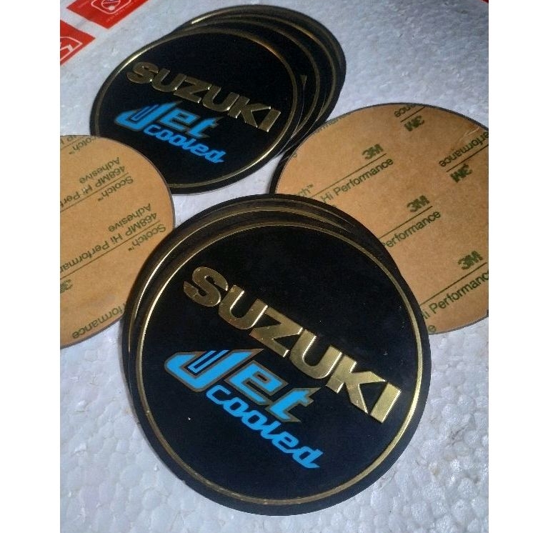 EMBLEM STIKER BAK KALTER MESIN SEBELAH KANAN SUZUKI RC80 RC100 BRAVO CRYSTAL SPRINTER ORIGINAL