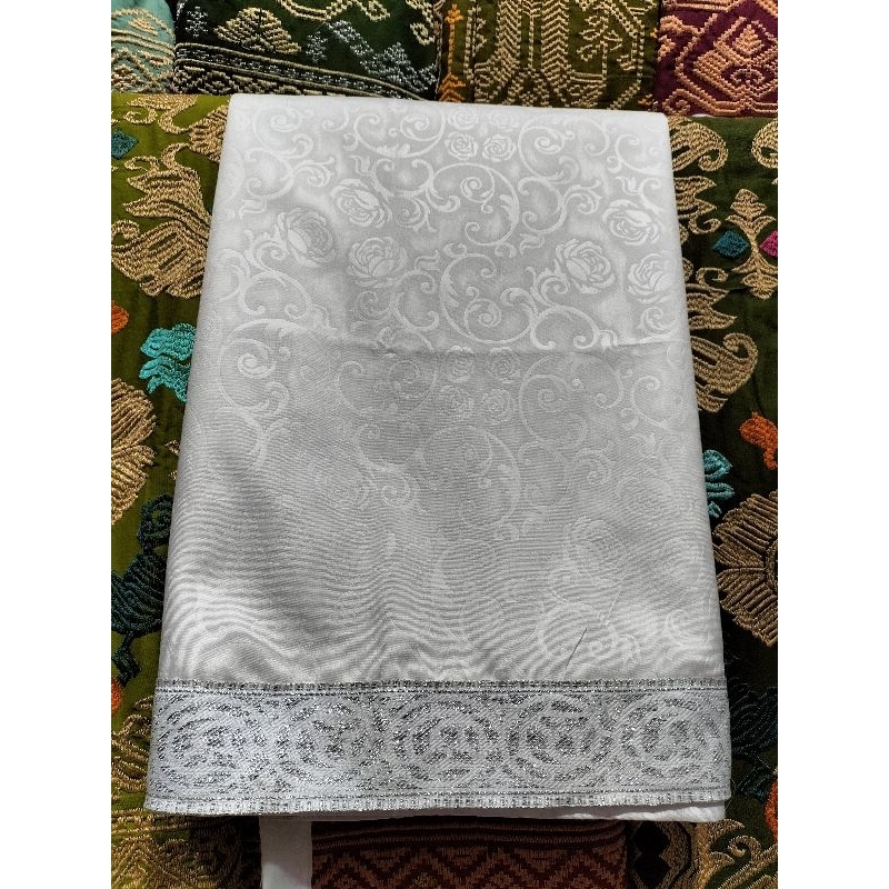 Saput Bali putih bahan kain embos