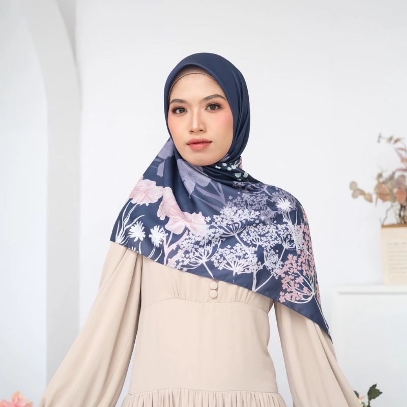 Zoya x Larissa Chou Azqila Autumn Scarf