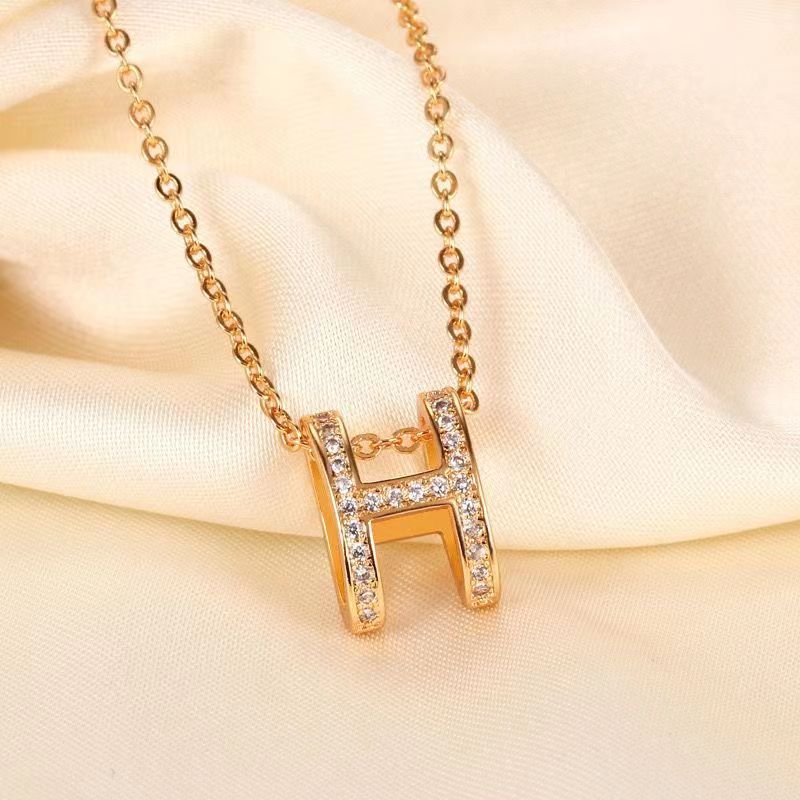 Kalung Titanium Wanita Korean Fashion Kalung Liontion lepis Emas Perak huruf H Ada hadiah harian