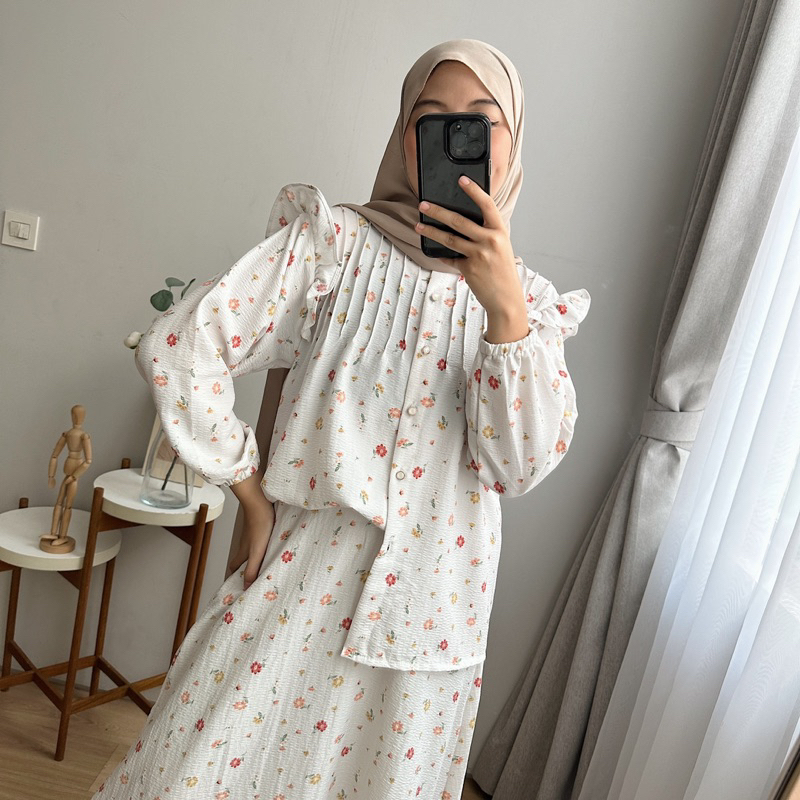 Oclo Himika Blouse atasan wanita Blus Crinkle Casual Motif Bunga-bunga