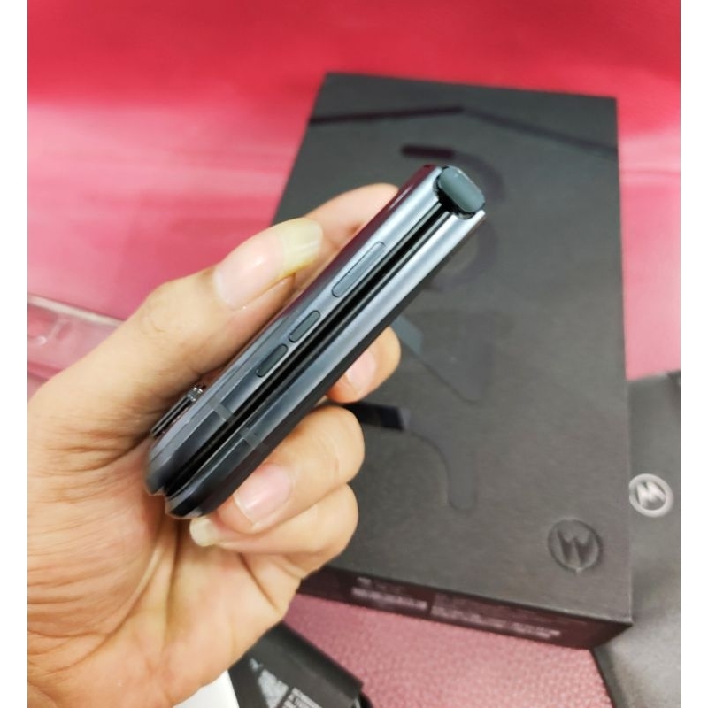 Motorola Razr 2022 5G lengkap original semua