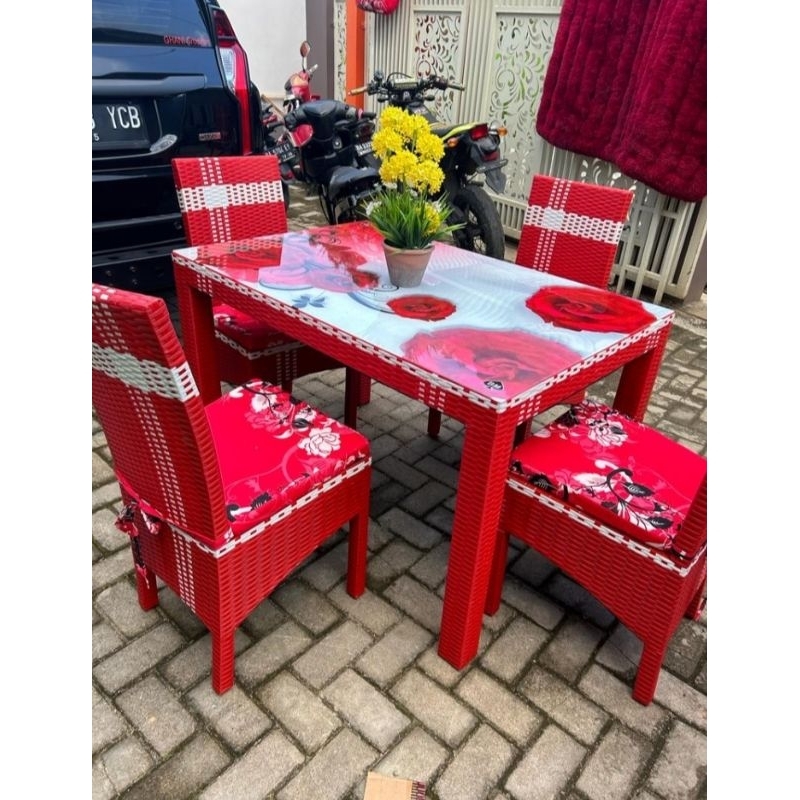 Meja Makan Rotan 4 kursi + Kaca