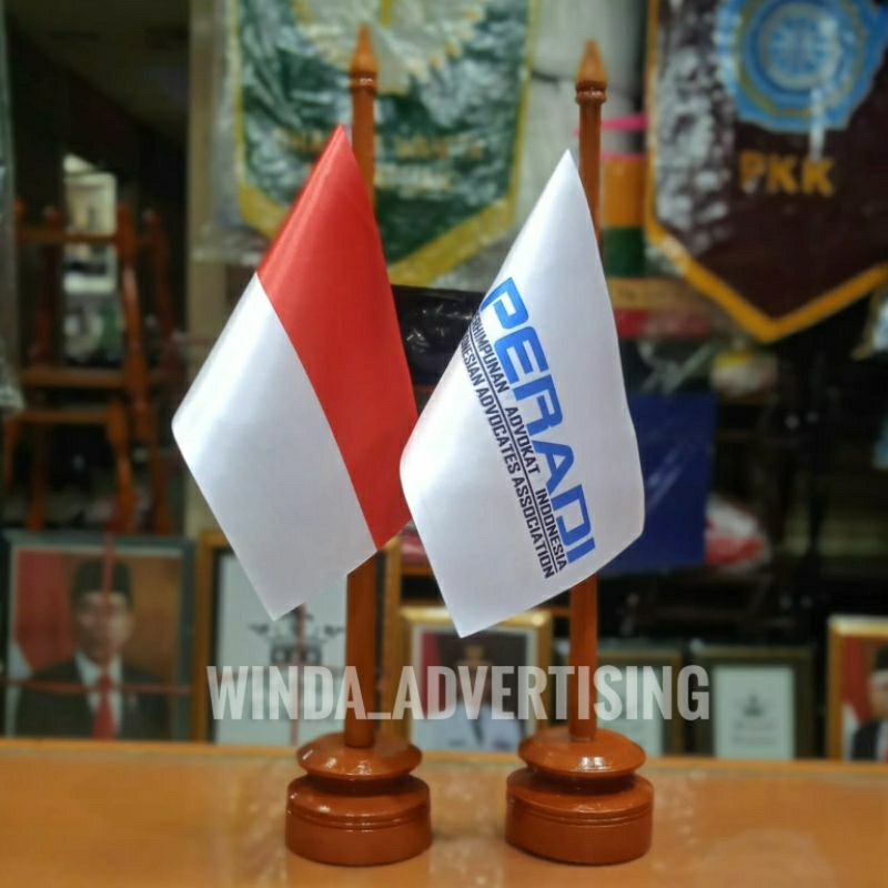Bendera Meja Kantor PERADI dan Bendera Indonesia + Tiang Kayu Ready Stock