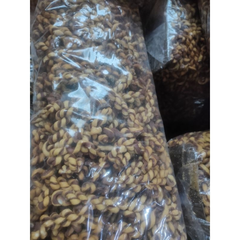 

snack untir untir 2 warna 500 gram