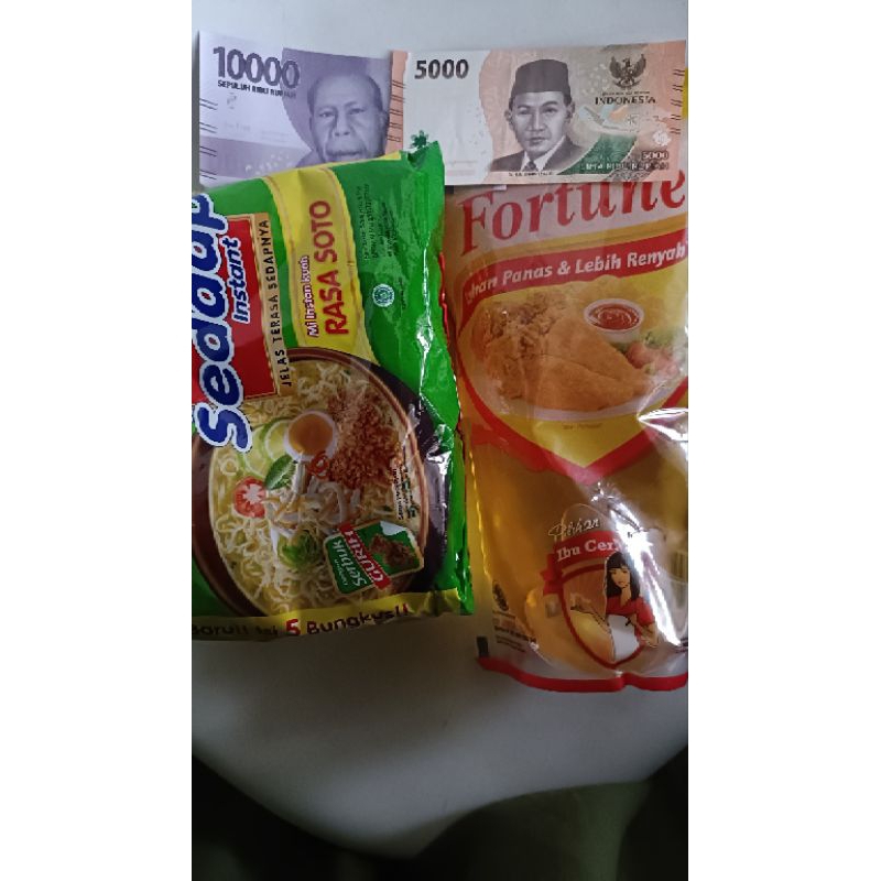 

MINYAK 1L DAN MIE INSTAN 5PC