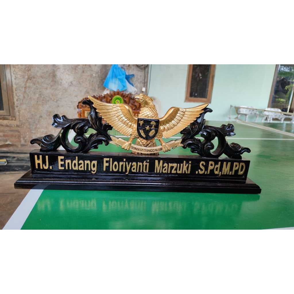 Papan nama meja ukiran garuda kantor Furniture Jepara