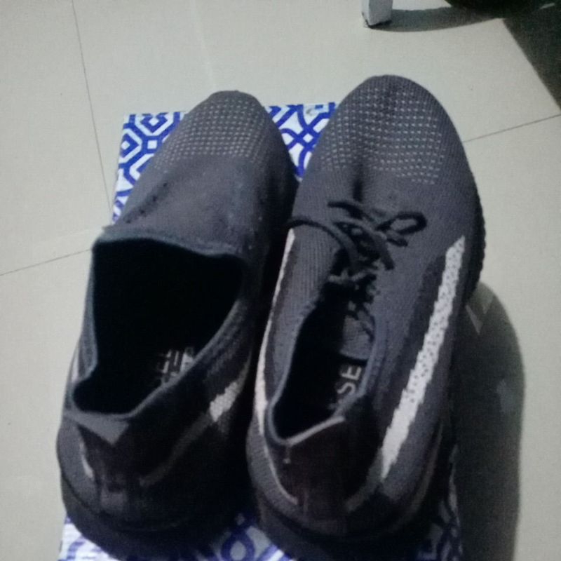 Sepatu diesel