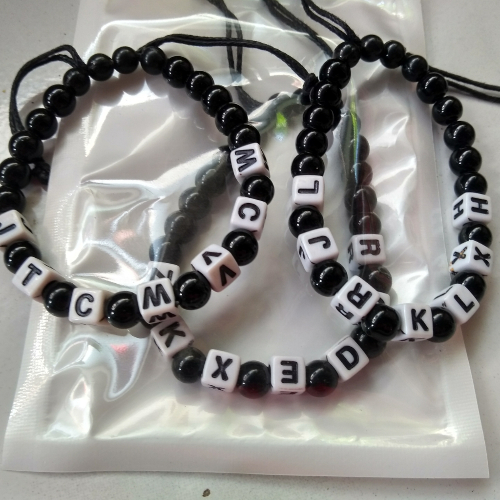 Gelang Huruf / Gelang Persahabatan / Gelang Korea / Gelang viral tiktok / Gelang huruf kotak / Gelan
