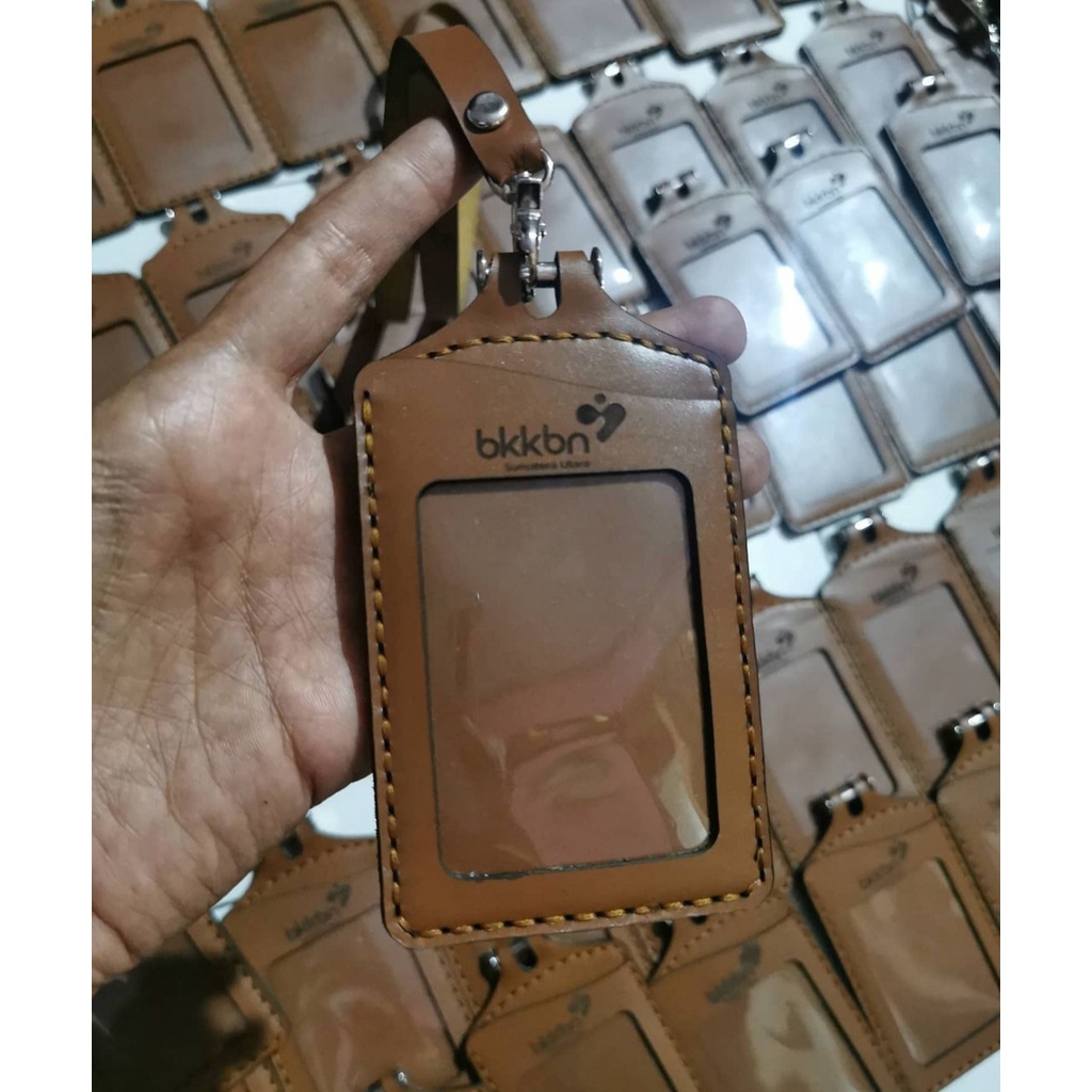 

Id Card Holder Kulit Asli, Name Tag Kulit Cstom Logo dan Nama Perusahaan