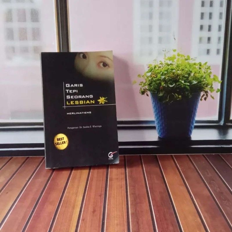 BUKU GARIS TEPI SEORANG LESBIAN