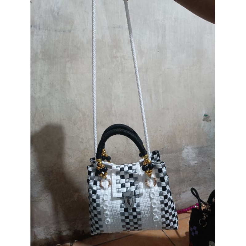 tas anyam jali tutup tengah (tali panjang paten)