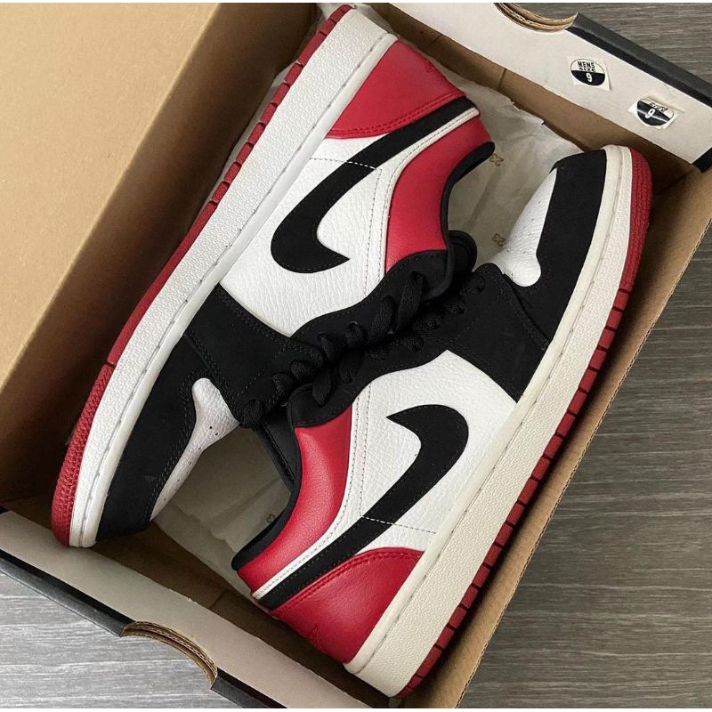 Air Jordan 1 low black toe