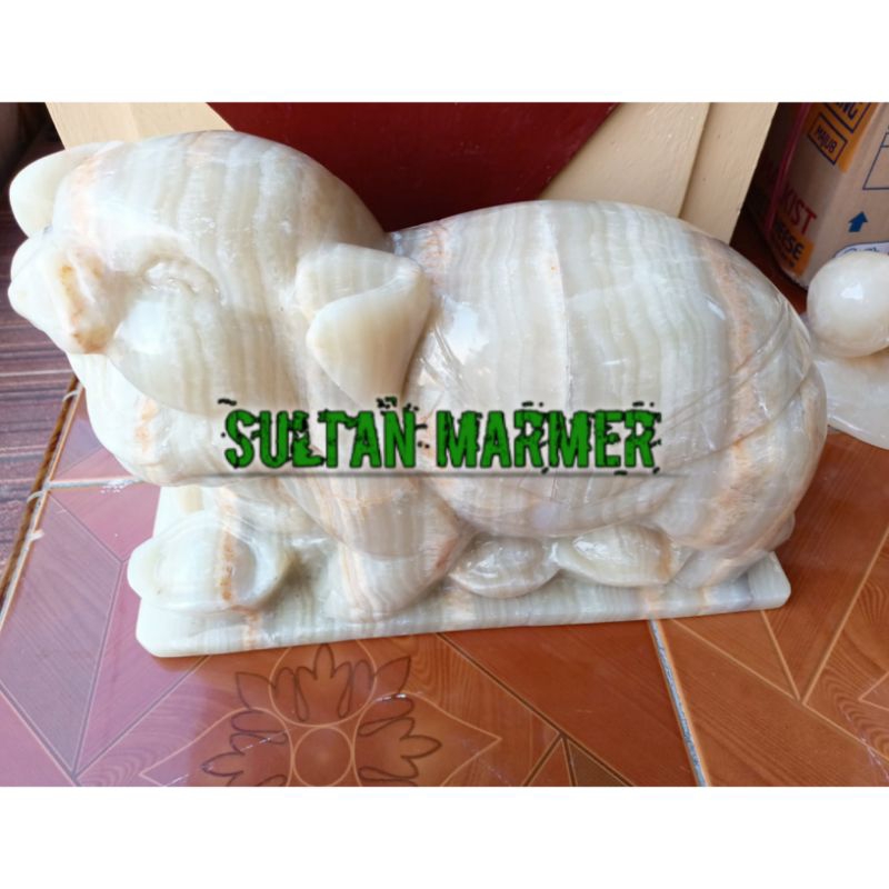Patung Babi Batu Onix Lampung