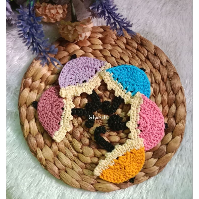 Aplikasi payung rajut hiasan tempel rajut