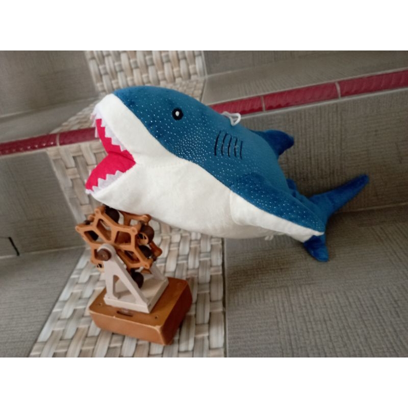 preloved boneka ikan hiu, miniso life, miniso