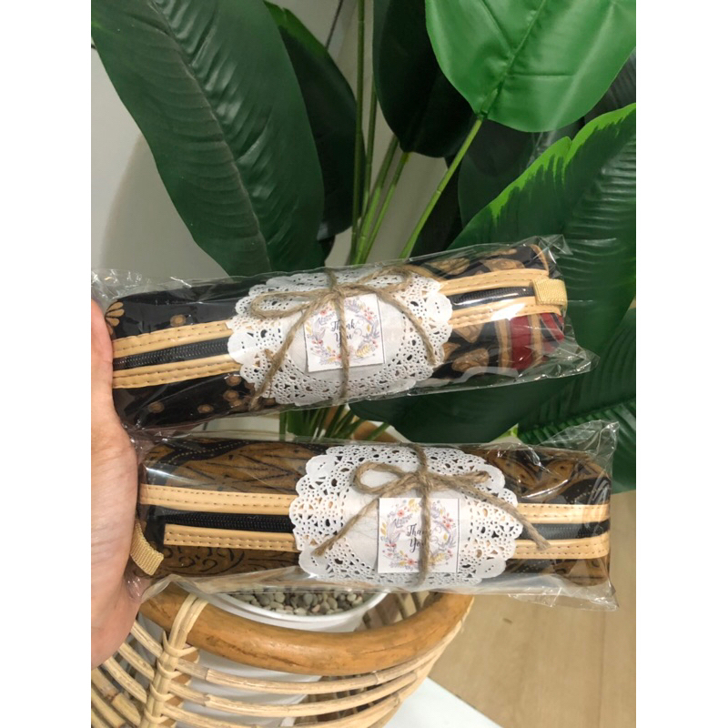 

SOUVENIR PERNIKAHAN TEMPAT PENSIL BATIK (1kg 60pcs)