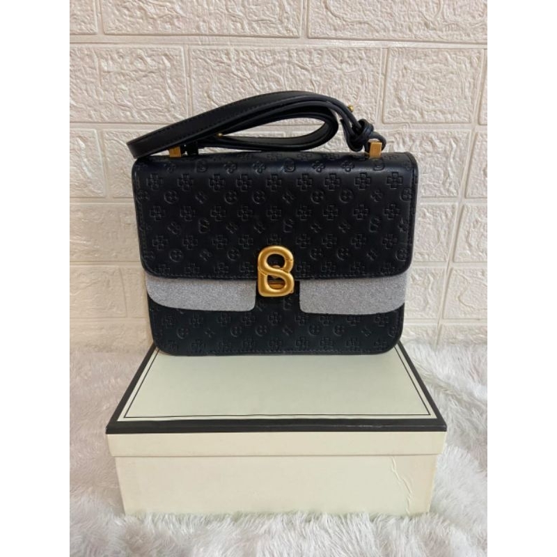 Buttonscarves Audrey monogram bag