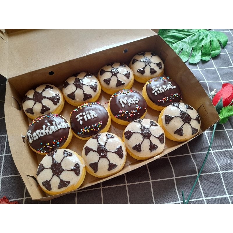 

Donat ultah gambar bola/Donat karakter/Donat ultah anak laki/ Donat tulis/Donat hias