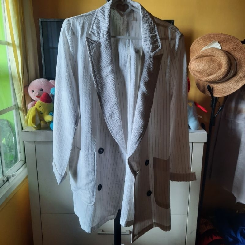 Blazer Putih Preloved