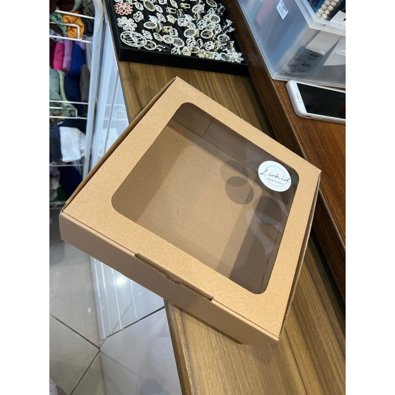 

box gift kado / kardus mika 25x25x7 cm