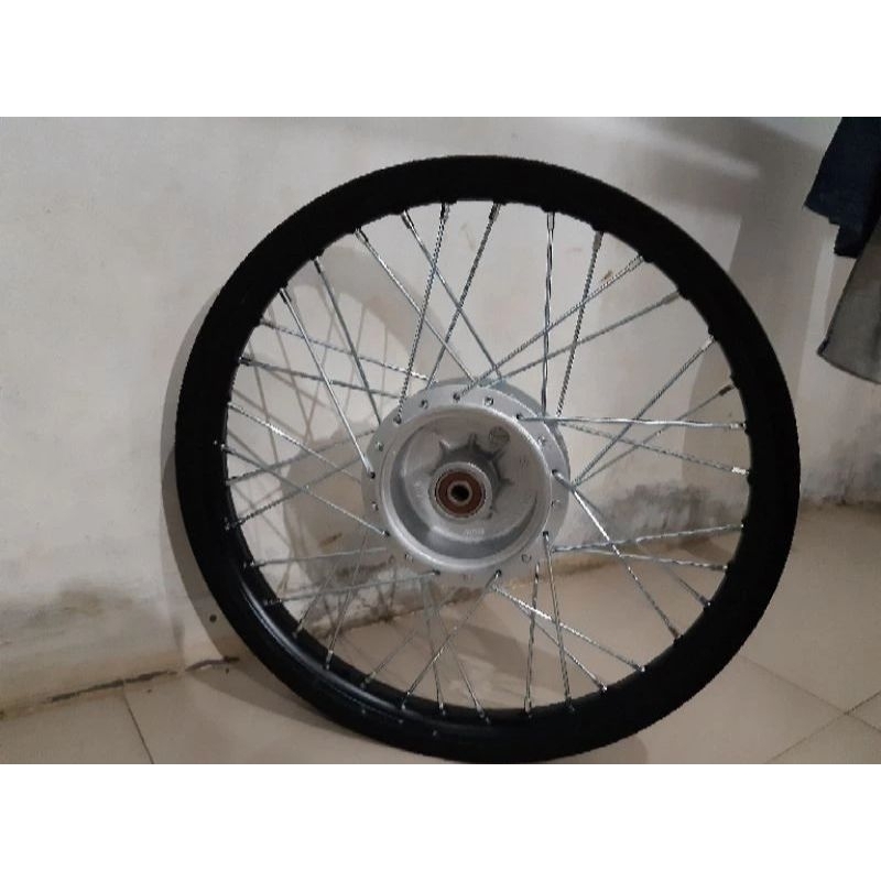 velg belakang Suzuki smash hitam