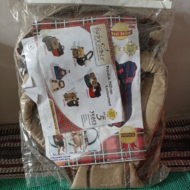 Gendongan baby scots warna coklat muda