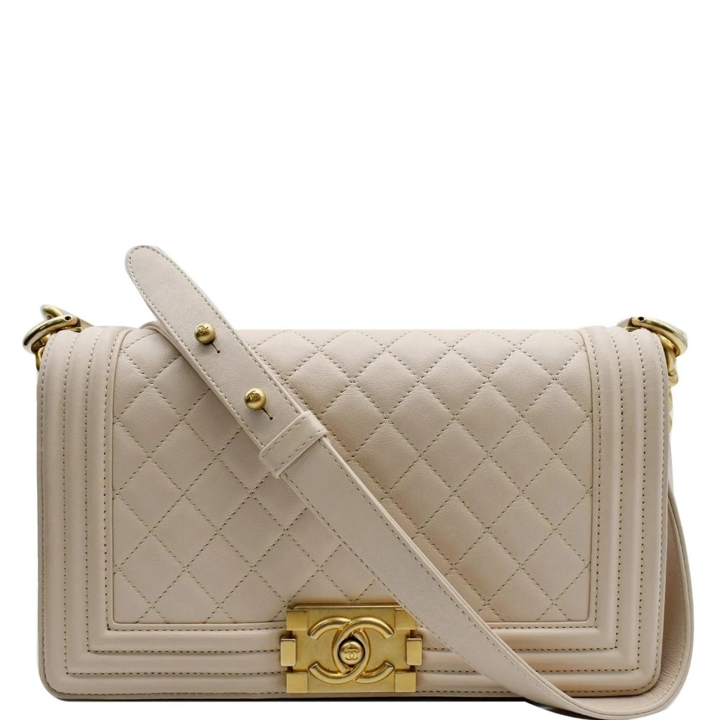 Tas Chanel Boy Classic Caviar Flap Bag - white