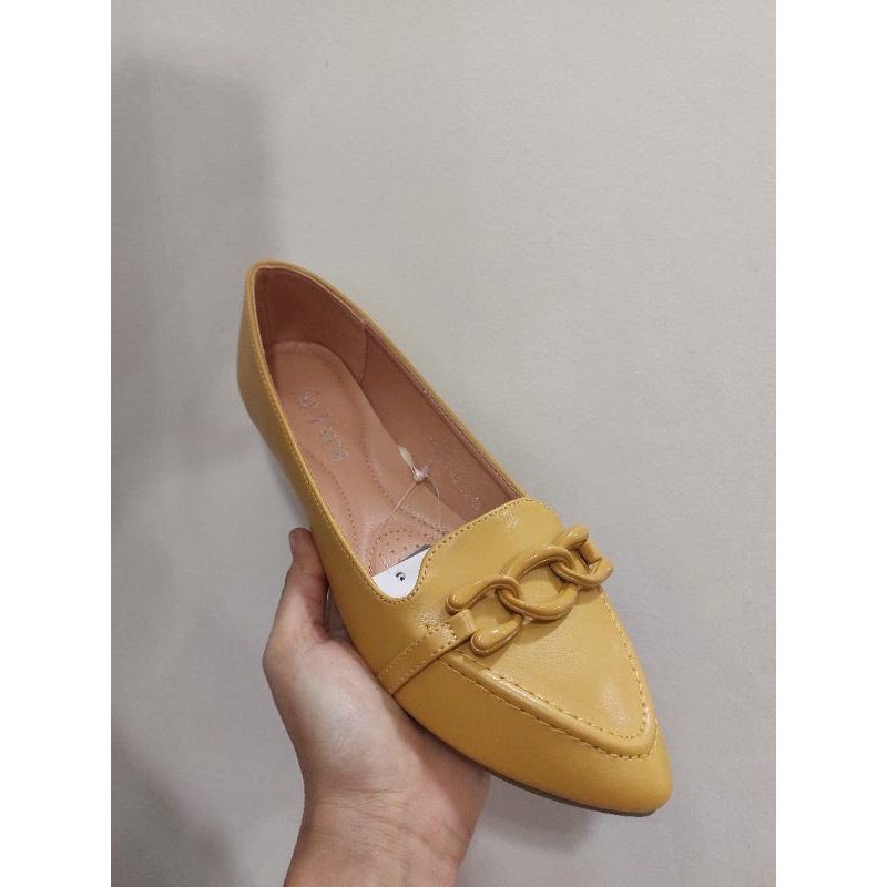 St.yves sepatu flat shoes wanita terbaru