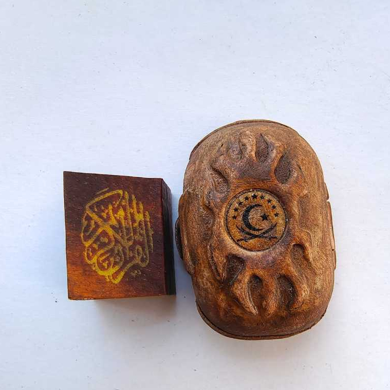 

KITAB STAMBUL MINI ISTAMBUL BOX PETI OVAL AL QUR'AN MINI TINTA EMAS MERAH BIRU DAN HIJAU