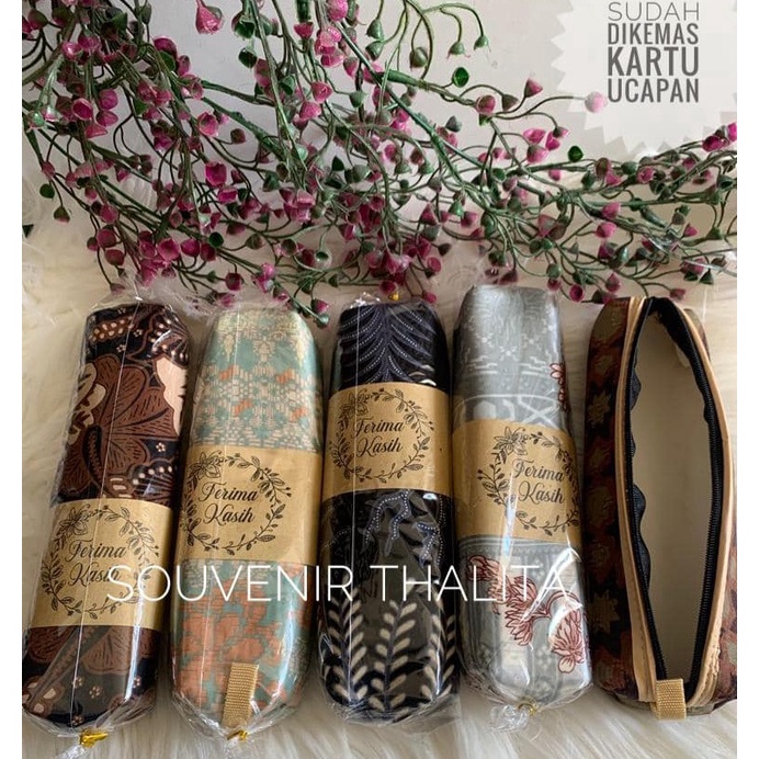

Buruan Beli Souvenir Pernikahan 50 pcs Tempat Pensil Atau Pulpen Motif Batik Kemas Plastik