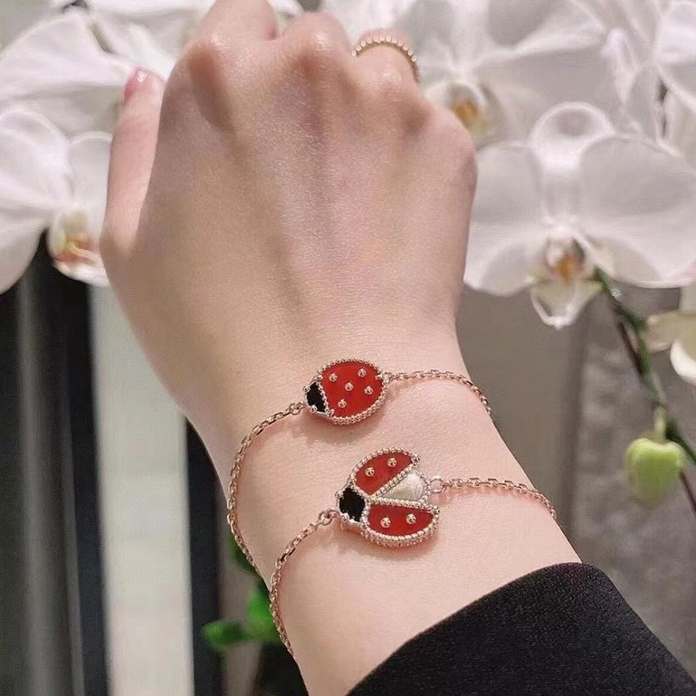 Gelang 17K Emas  Van Cleef   Ladybug Fashion Accessories  Gelang rantai