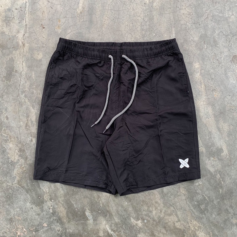 Celana Pendek Lazybee