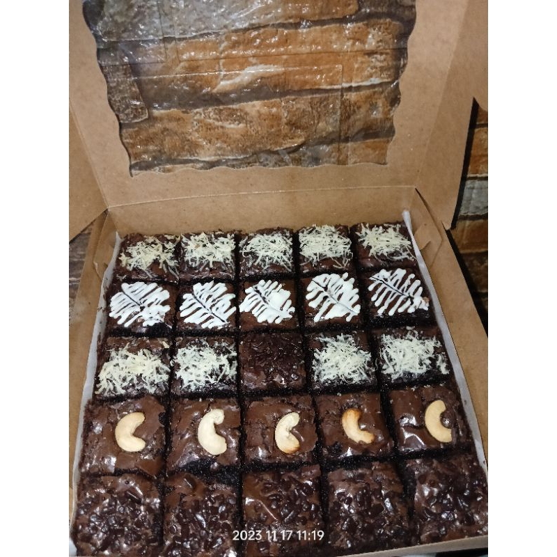

fudgy brownies sekat 22x22 free custom ucapan