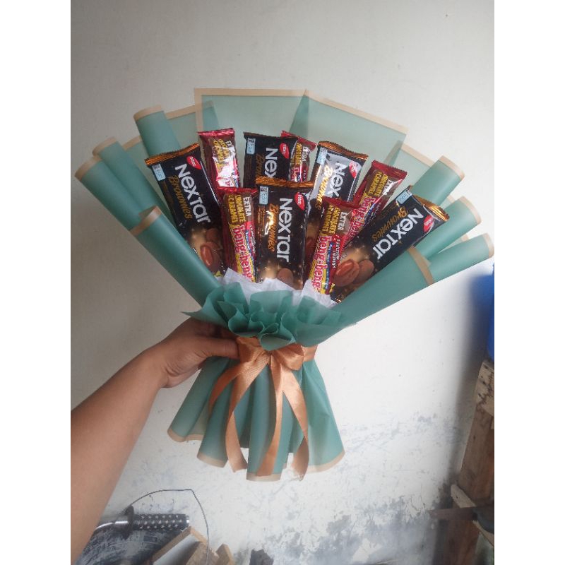 

buket Snack isi 10 tampilan cantik hadiah wisuda /ulang tahun kado laki laki /perempuan