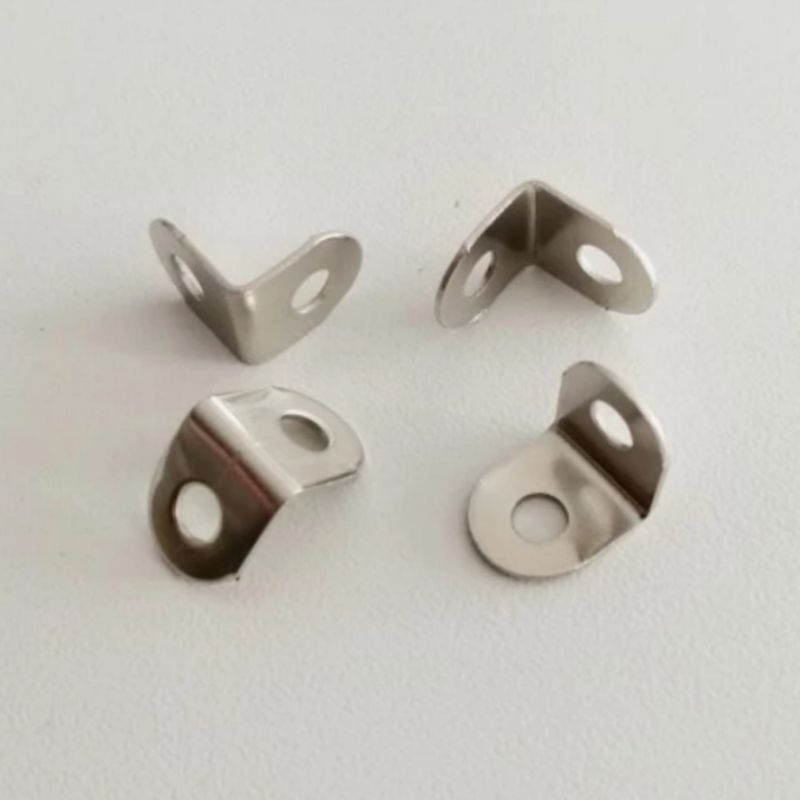 1.000 pcs plat siku besi lubang kecil kleman siku 1.2cm x 1.2cm x 1 cm
