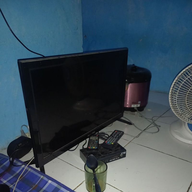 tv polytron 24in