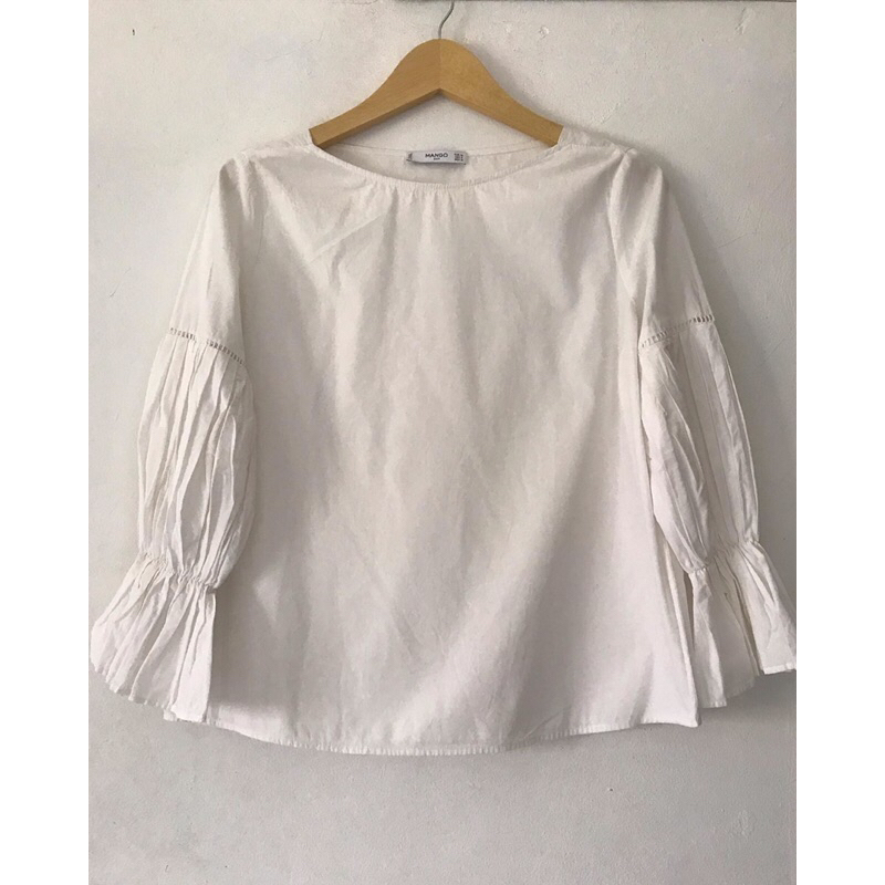 atasan blouse mango putih plisket balon